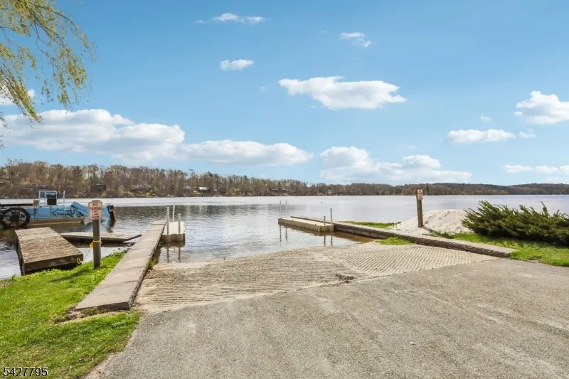 11 Alamoosook Rd Vernon, NJ 07422