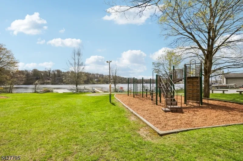 11 Alamoosook Rd Vernon, NJ 07422