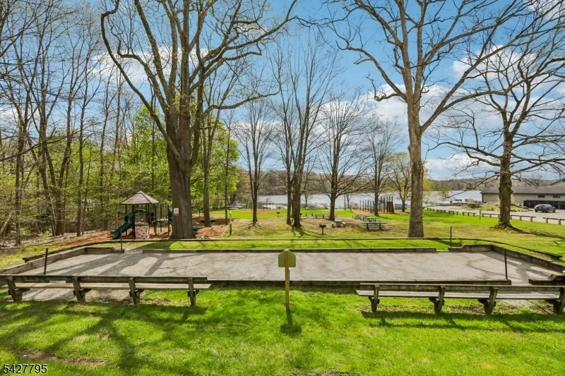 11 Alamoosook Rd Vernon, NJ 07422