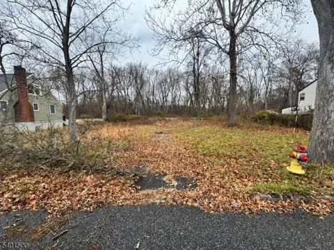32 Lake Shore Dr