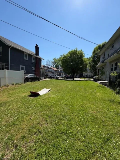 275 N Maple Ave