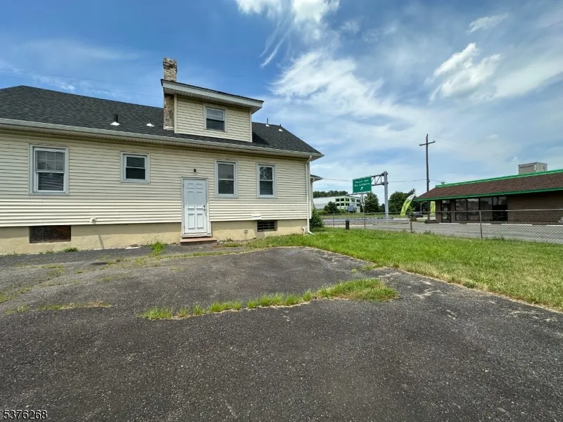 584 US Highway 46 Fairfield, NJ 07004