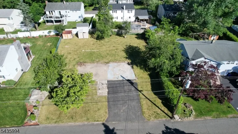 8 North Way Hopatcong, NJ 07843