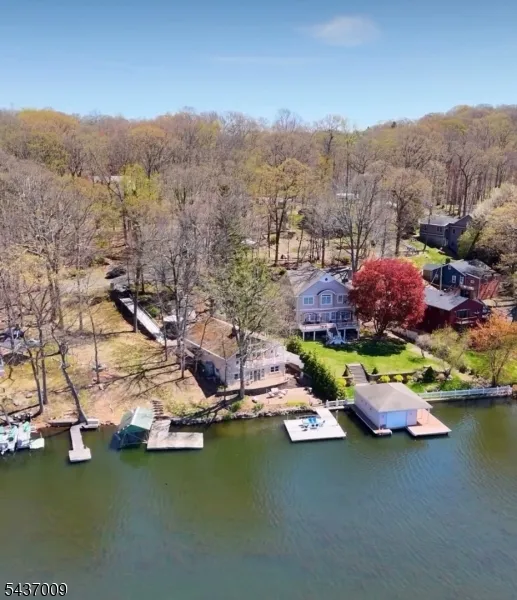 5 Oneida Ave Hopatcong, NJ 07843