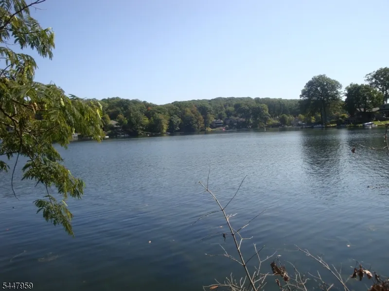 207 Hudson Ave Hopatcong, NJ 07843