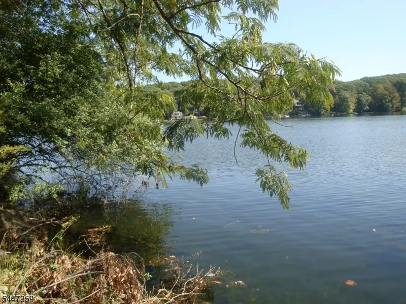 207 Hudson Ave Hopatcong, NJ 07843