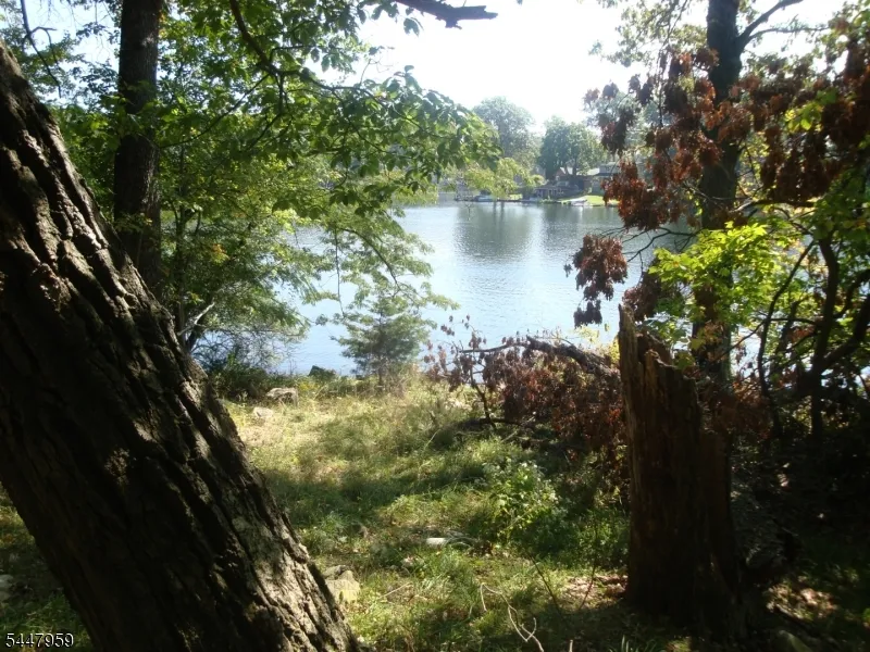 207 Hudson Ave Hopatcong, NJ 07843