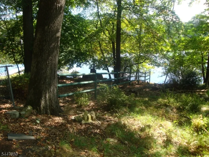 207 Hudson Ave Hopatcong, NJ 07843