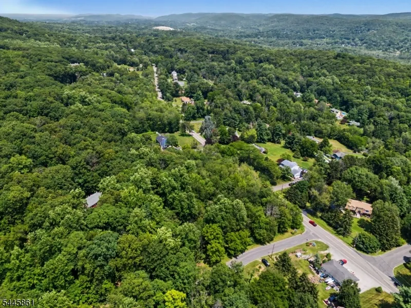 242 W Mountain Rd Sparta, NJ 07871
