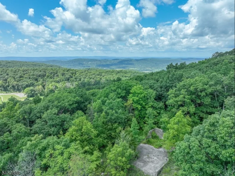 11 Hidden Valley Dr Vernon, NJ 07462