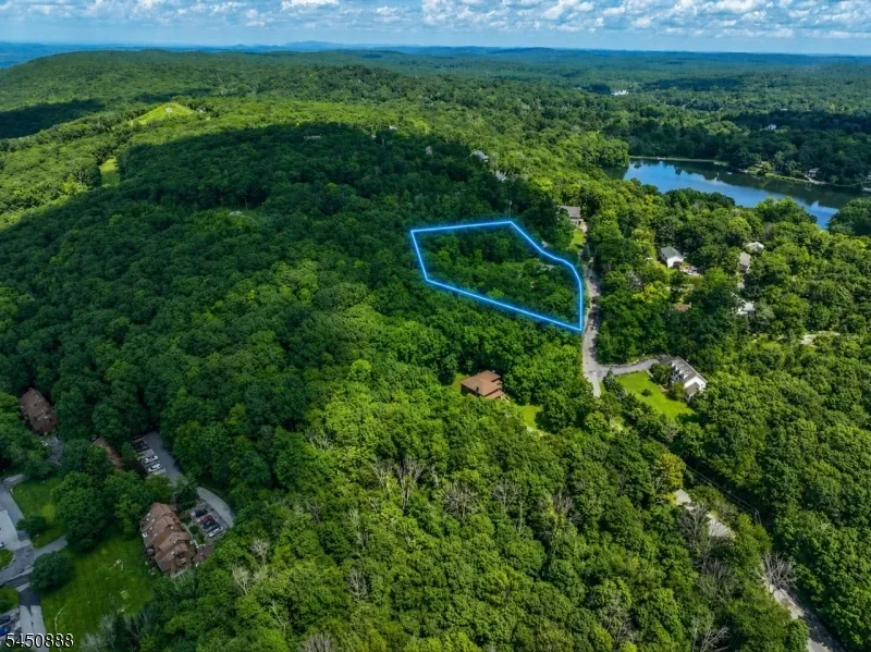 11 Hidden Valley Dr Vernon, NJ 07462