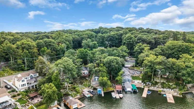 5 Toth Ln Hopatcong, NJ 07843