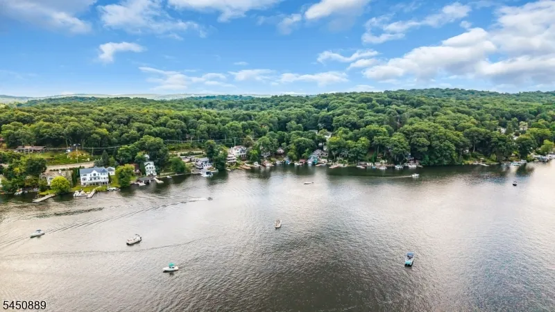 5 Toth Ln Hopatcong, NJ 07843