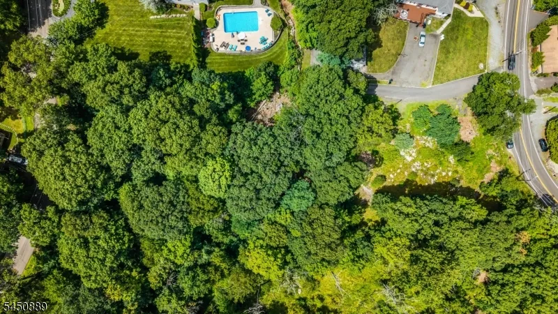 5 Toth Ln Hopatcong, NJ 07843