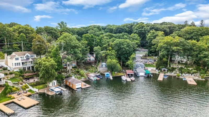 5 Toth Ln Hopatcong, NJ 07843