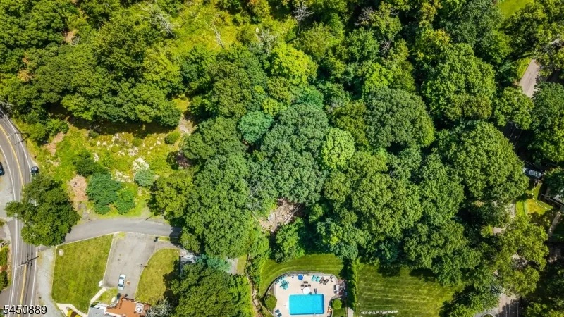 5 Toth Ln Hopatcong, NJ 07843