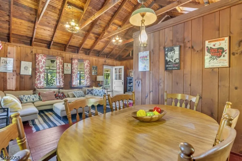 22 Ithanell Rd Hopatcong, NJ 07843