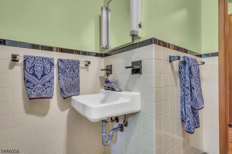 22 Ithanell Rd Hopatcong, NJ 07843