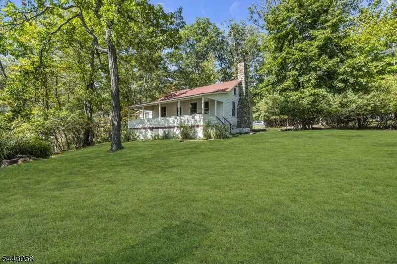 22 Ithanell Rd Hopatcong, NJ 07843