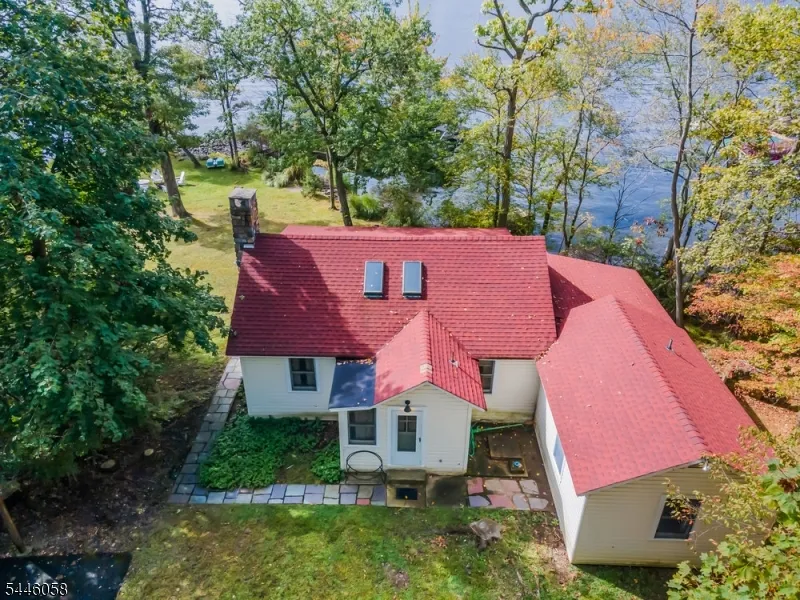 22 Ithanell Rd Hopatcong, NJ 07843