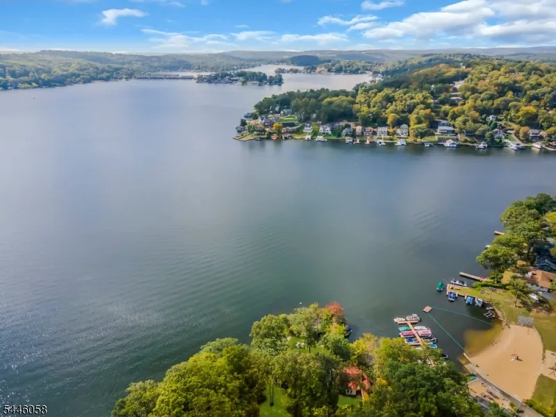 22 Ithanell Rd Hopatcong, NJ 07843
