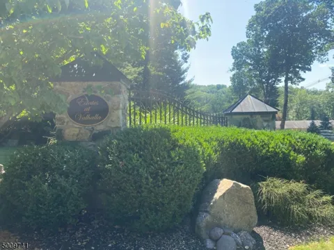 8 Quarry Mountain Ln