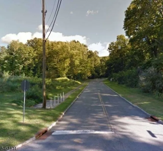 5 Settlers Ridge Ct Washington, NJ 07865