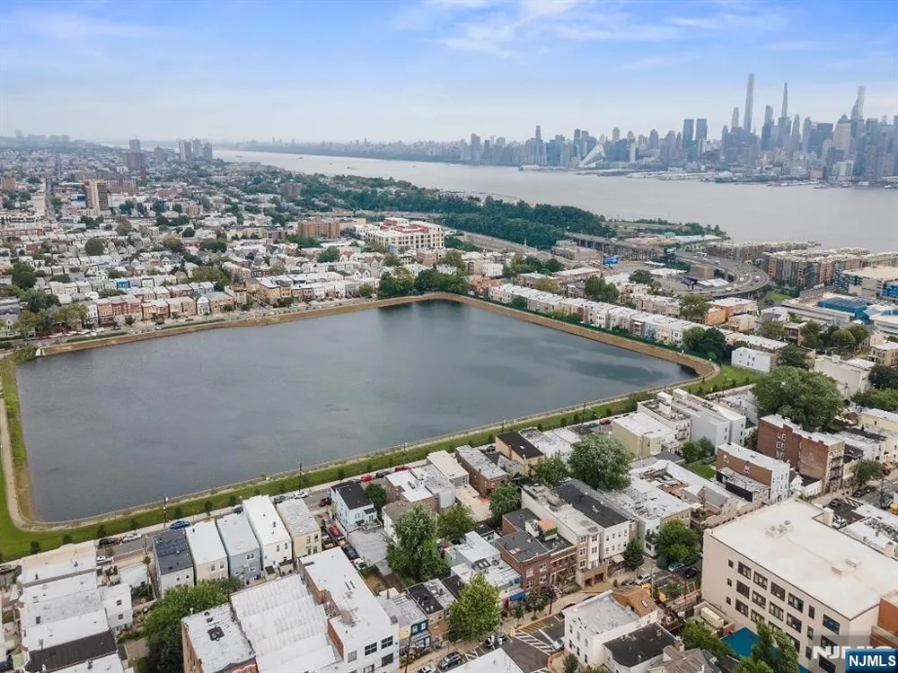 161 18th 4C Union City, NJ 07087
