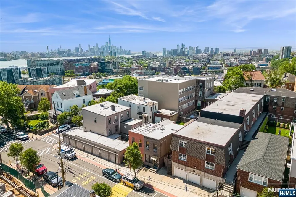161 18th 4C Union City, NJ 07087