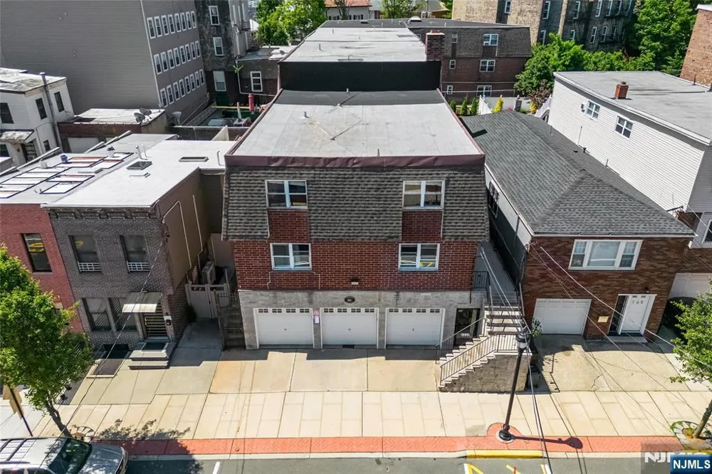 161 18th 4C Union City, NJ 07087