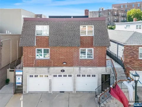 161 18th Street 10C