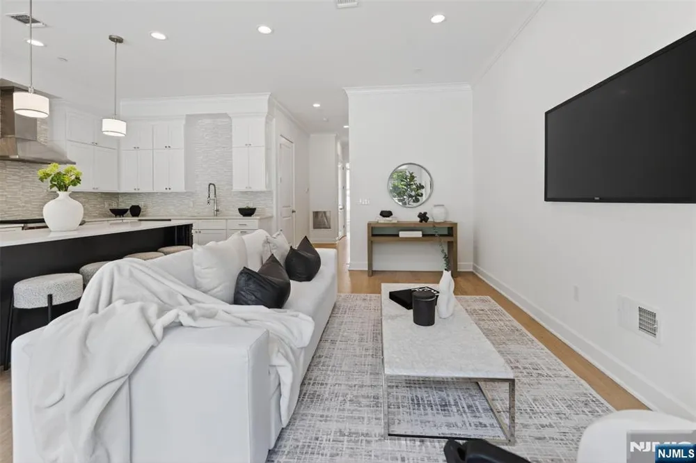 15 Gabriel Court 15 Paramus, NJ 07652