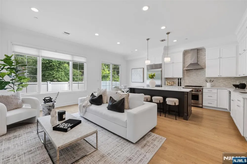 15 Gabriel Court 15 Paramus, NJ 07652