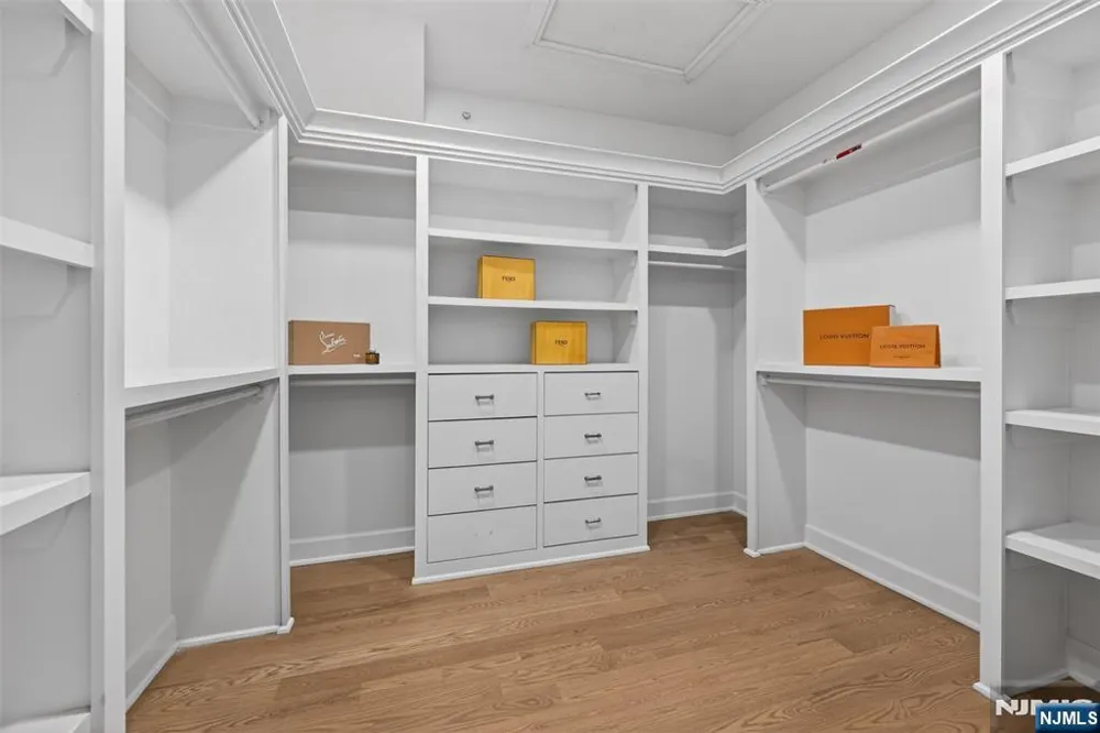 15 Gabriel Court 15 Paramus, NJ 07652