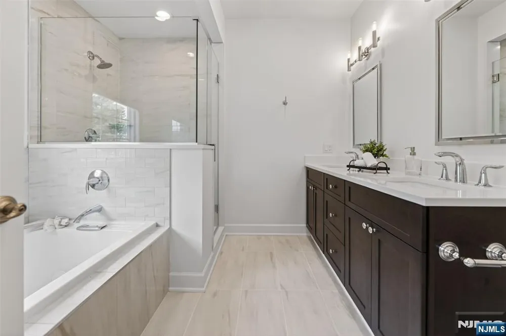 15 Gabriel Court 15 Paramus, NJ 07652