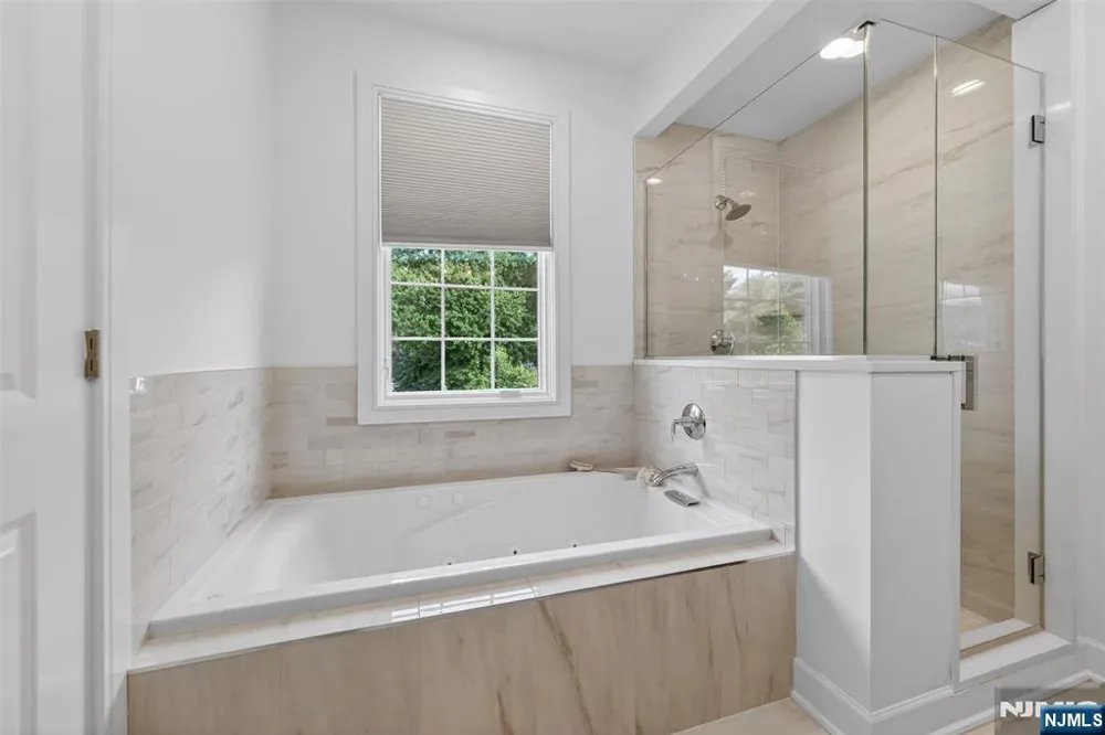 15 Gabriel Court 15 Paramus, NJ 07652