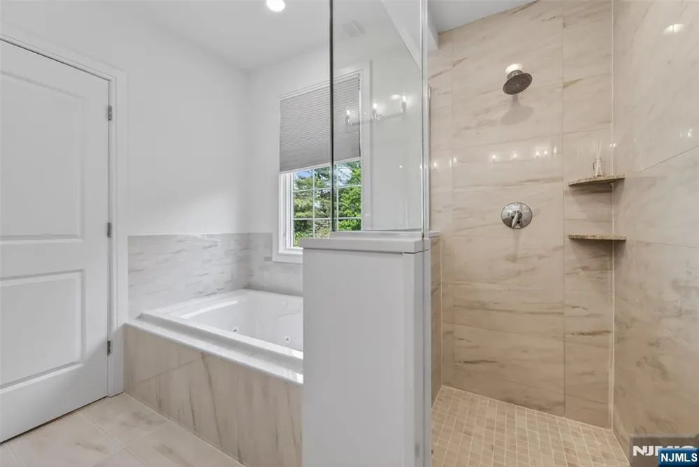 15 Gabriel Court 15 Paramus, NJ 07652