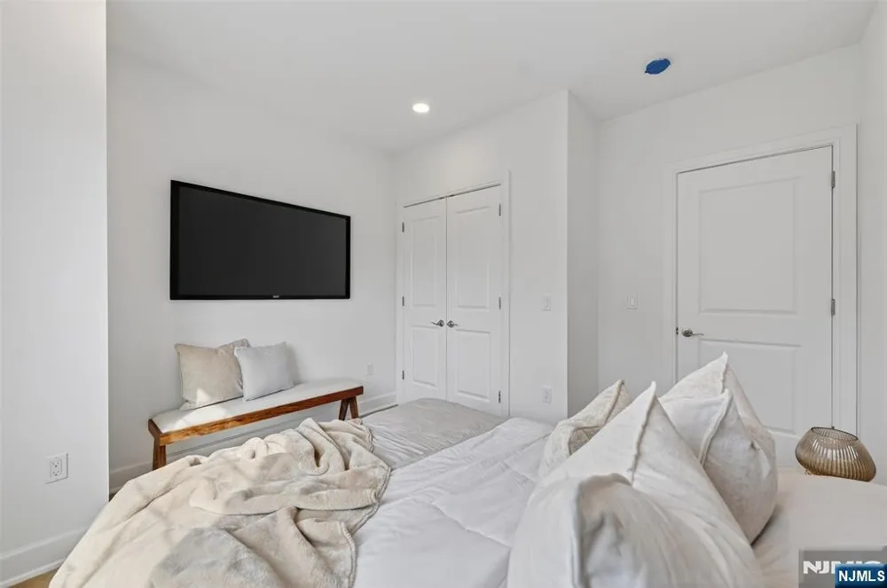 15 Gabriel Court 15 Paramus, NJ 07652