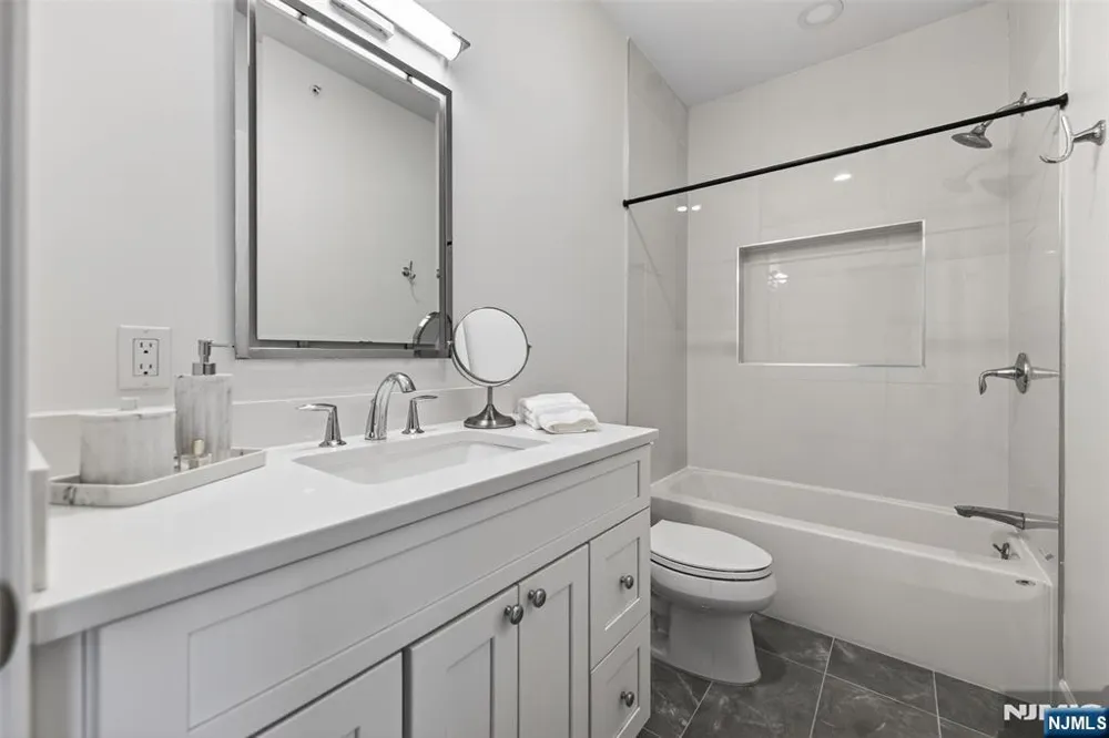 15 Gabriel Court 15 Paramus, NJ 07652