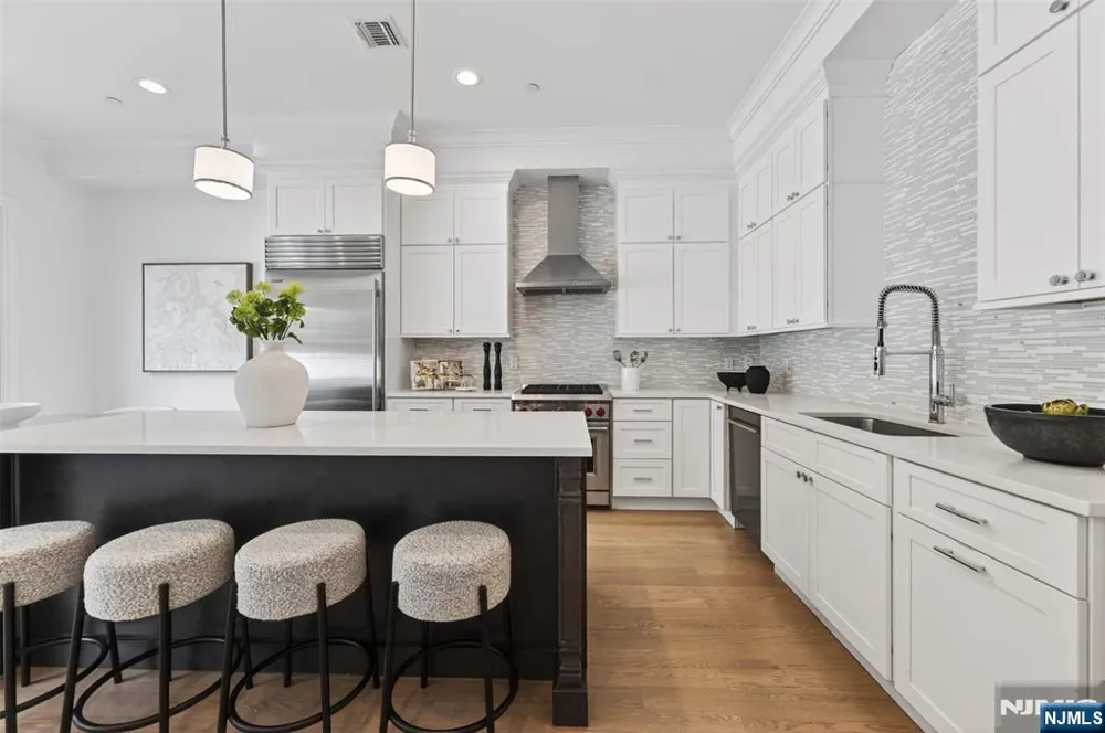 15 Gabriel Court 15 Paramus, NJ 07652