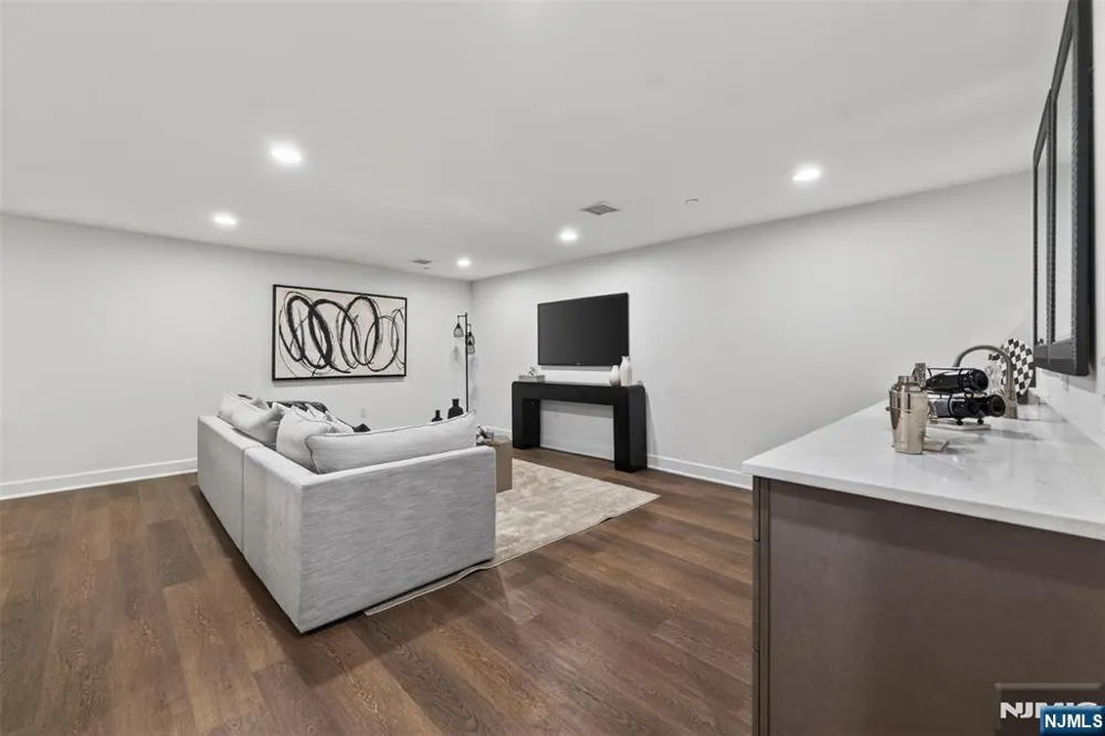 15 Gabriel Court 15 Paramus, NJ 07652