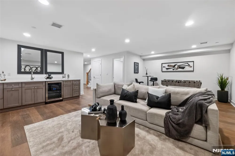 15 Gabriel Court 15 Paramus, NJ 07652