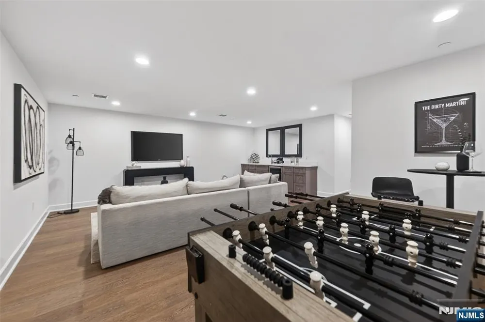 15 Gabriel Court 15 Paramus, NJ 07652
