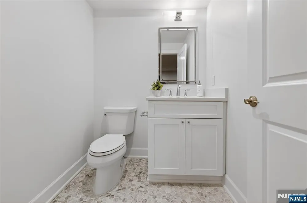 15 Gabriel Court 15 Paramus, NJ 07652