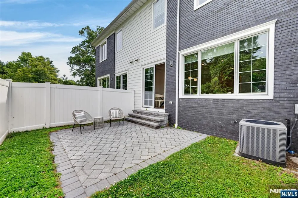 15 Gabriel Court 15 Paramus, NJ 07652