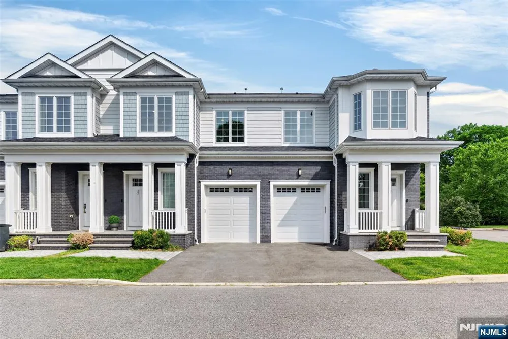 15 Gabriel Court 15 Paramus, NJ 07652