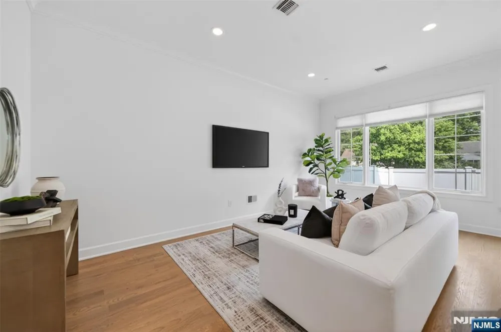 15 Gabriel Court 15 Paramus, NJ 07652