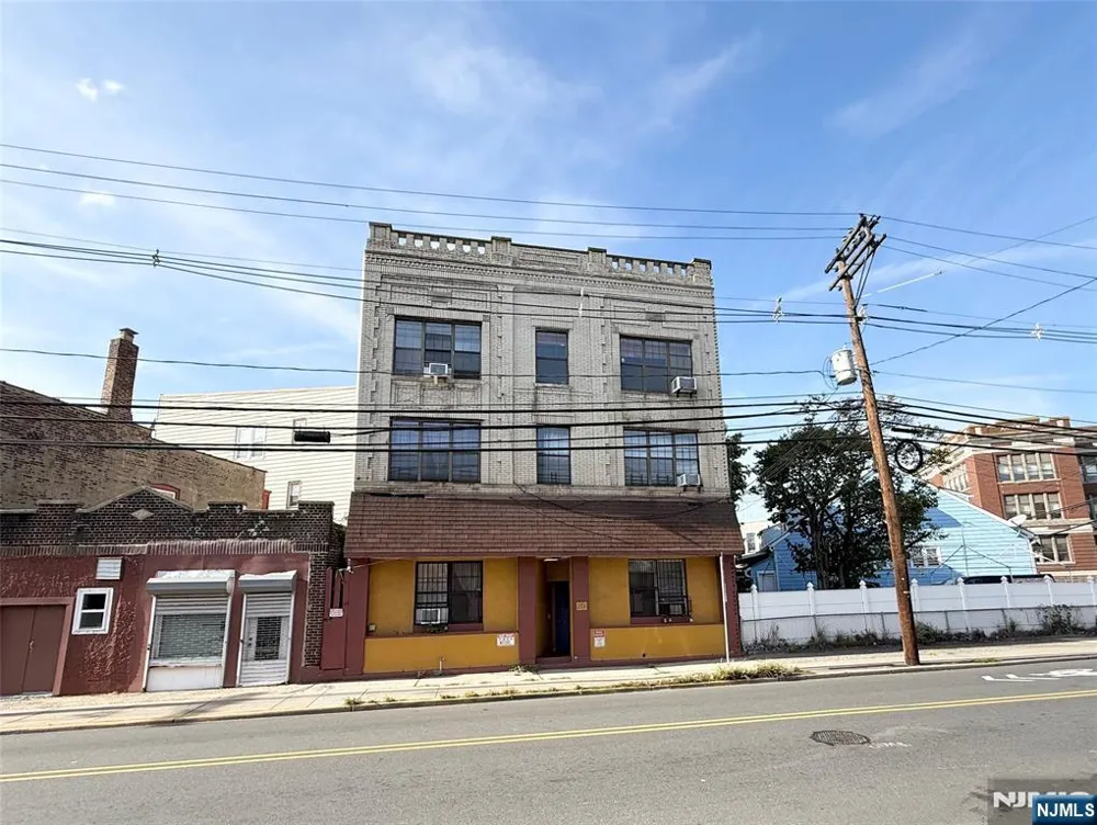 171 Old Bergen Road 1R Jersey City, NJ 07305