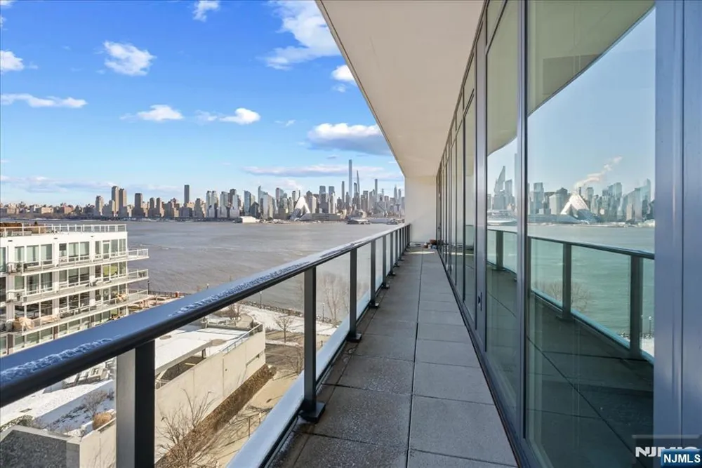 1200 Avenue Port Imp 705 Weehawken, NJ 07086