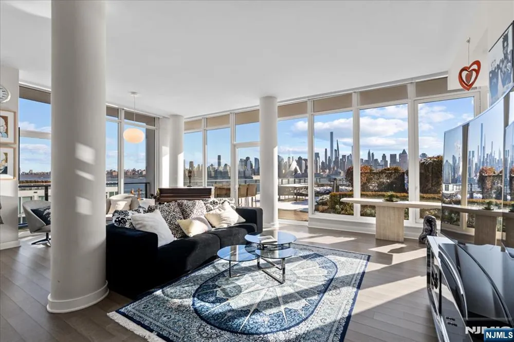 1200 Avenue Port Imp 705 Weehawken, NJ 07086